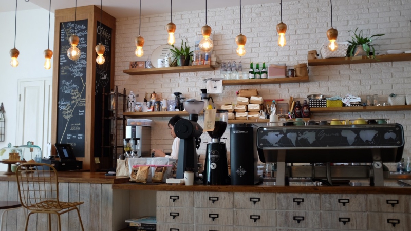 boutique-TRAMOLE-min_coffee_shop_light_cafe_coffee_shop-32620